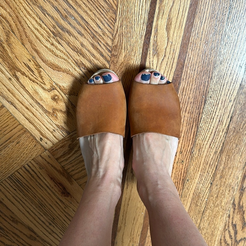 Beautiful, Comfy BRYR CLOGS size 36.